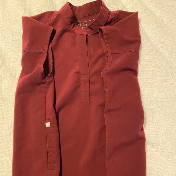 Figs Burgundy Scrub Set - Picture 5 of 8